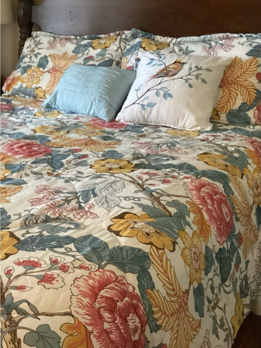 Lush Decor Floral Comforter in Cream, Teal & yellow.
